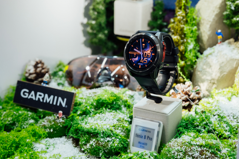 世界杯官方网页版携手Garmin 推出首款Micro LED智慧手表