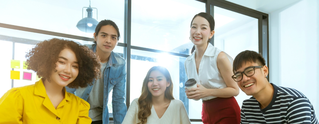 与全球最佳雇主  世界杯官方网页版光电<br>
一起探索未来职涯可能