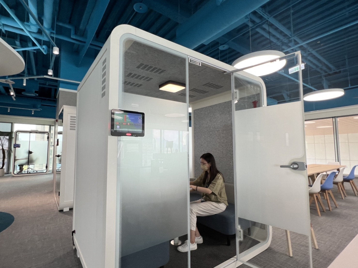 友達高雄據點的智慧行動辦公艙，展現友達在面板以外的研發應用軟實力