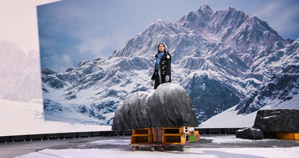 友達顯示屏專業調校技術與專案安裝經驗，使顯示屏呈現創作者想表達的精緻內容，讓表演者有沉浸式臨場感使演出逼真