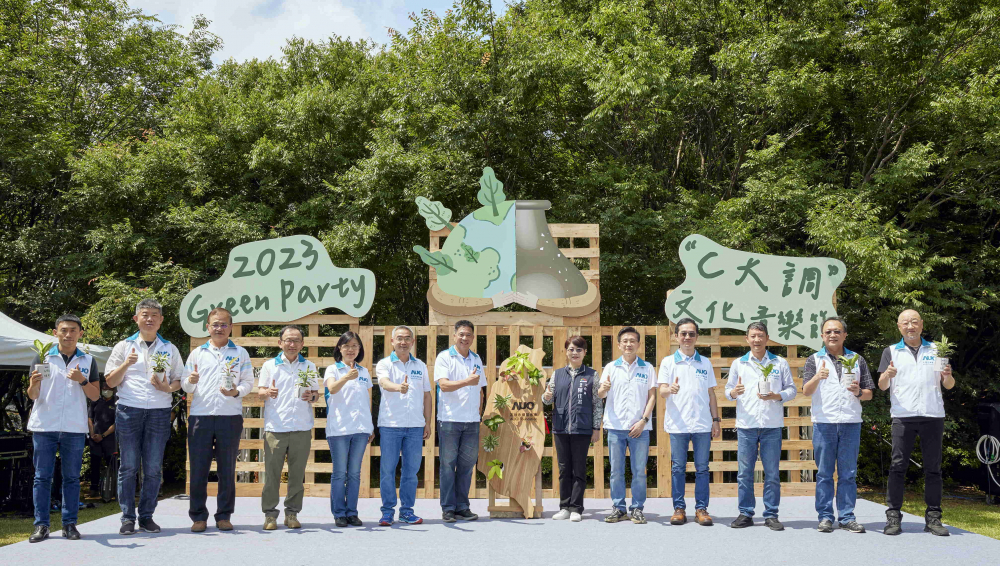 友達光電攜手供應商夥伴及台中市政府，共同倡議及推廣加樹減塑、節能減碳的淨零綠生活