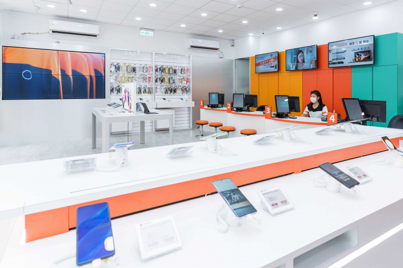 創利空間智慧零售軟硬整合方案，協助台灣大哥大門市完成數位內容行銷系統的佈建，打造全新世代的數位服務據點