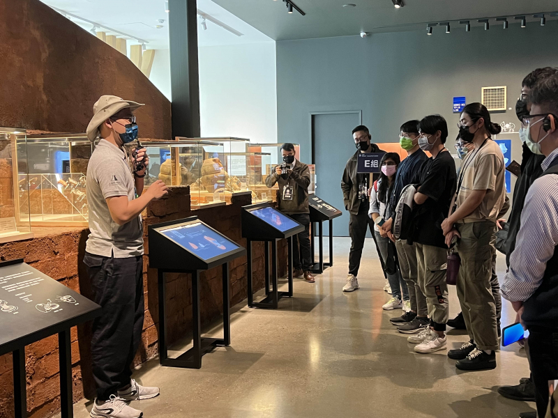 友達招募員工為文化志工，擔任文化館導覽大使，積極推廣文資保存、文史教育