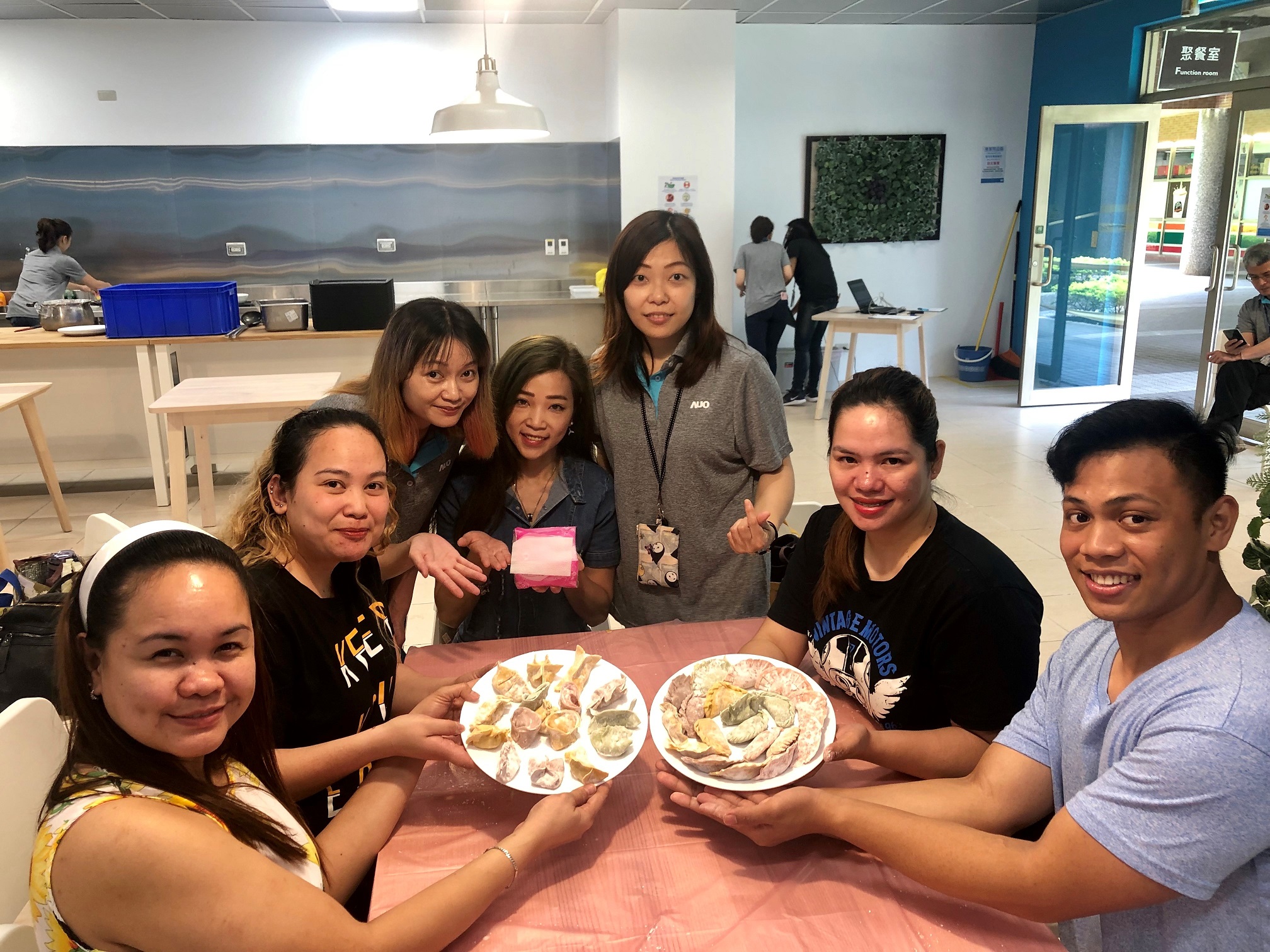 友達將DEI理念貫徹到企業文化和實踐，舉辦如台菲廚藝交流等活動，讓同仁了解彼此文化差異、培養情感