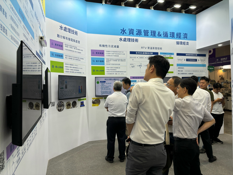 友達以深厚的智慧製造經驗發展永續戰略，積極延伸價值鏈，轉化成可供外界使用的綠色智慧服務，進軍SEMICON Taiwan 2024，提供半導體產業鏈打造AI世代的永續即戰力。