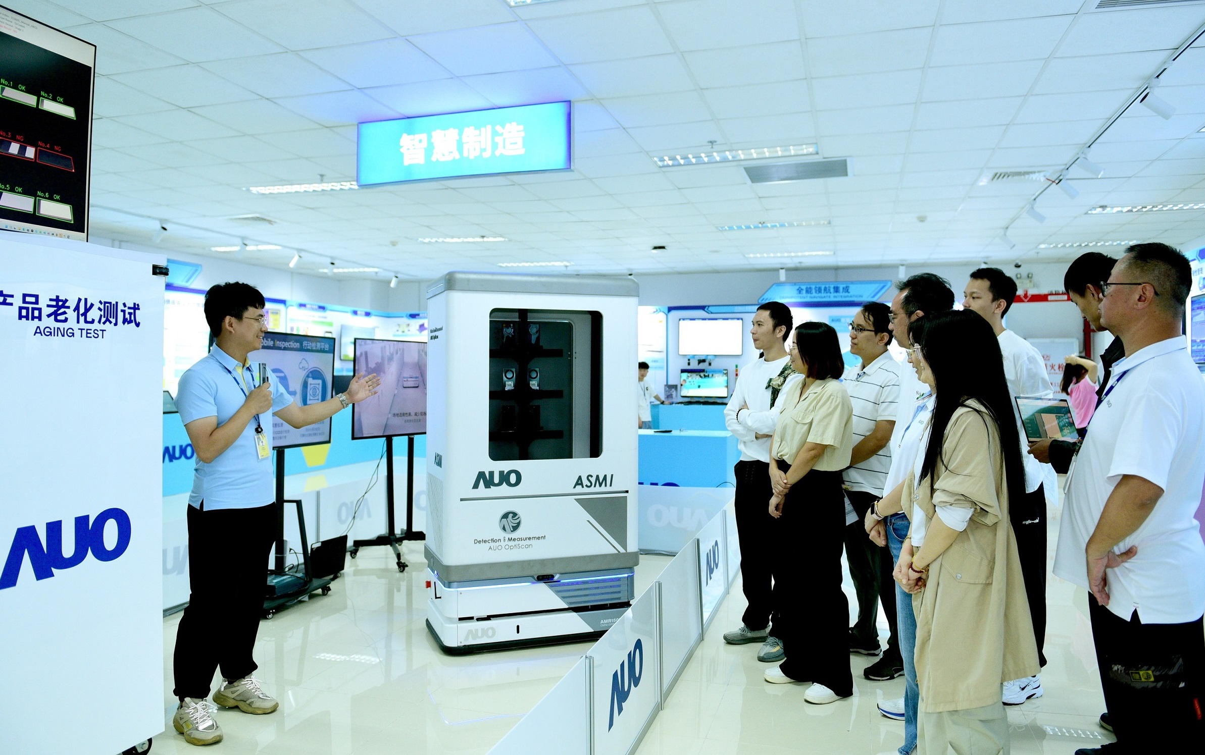 友達廈門將5G+ABC技術串聯生產管理全流程，打通研發、採購、生管、製程、設備、品質等產品全生命週期製造流程，完成數位化設計、智慧供應鏈、智慧座艙、全流程設備管理、資料驅動優化、智慧線上檢測、智慧品管等自我調整生產模式升級