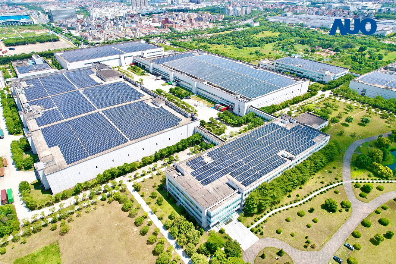 友達廈門推動智慧製造同時，透過綠電創能縱深推進綠色轉型，廠區全屋頂鋪設太陽能板，每年太陽能發電 2,600多萬度