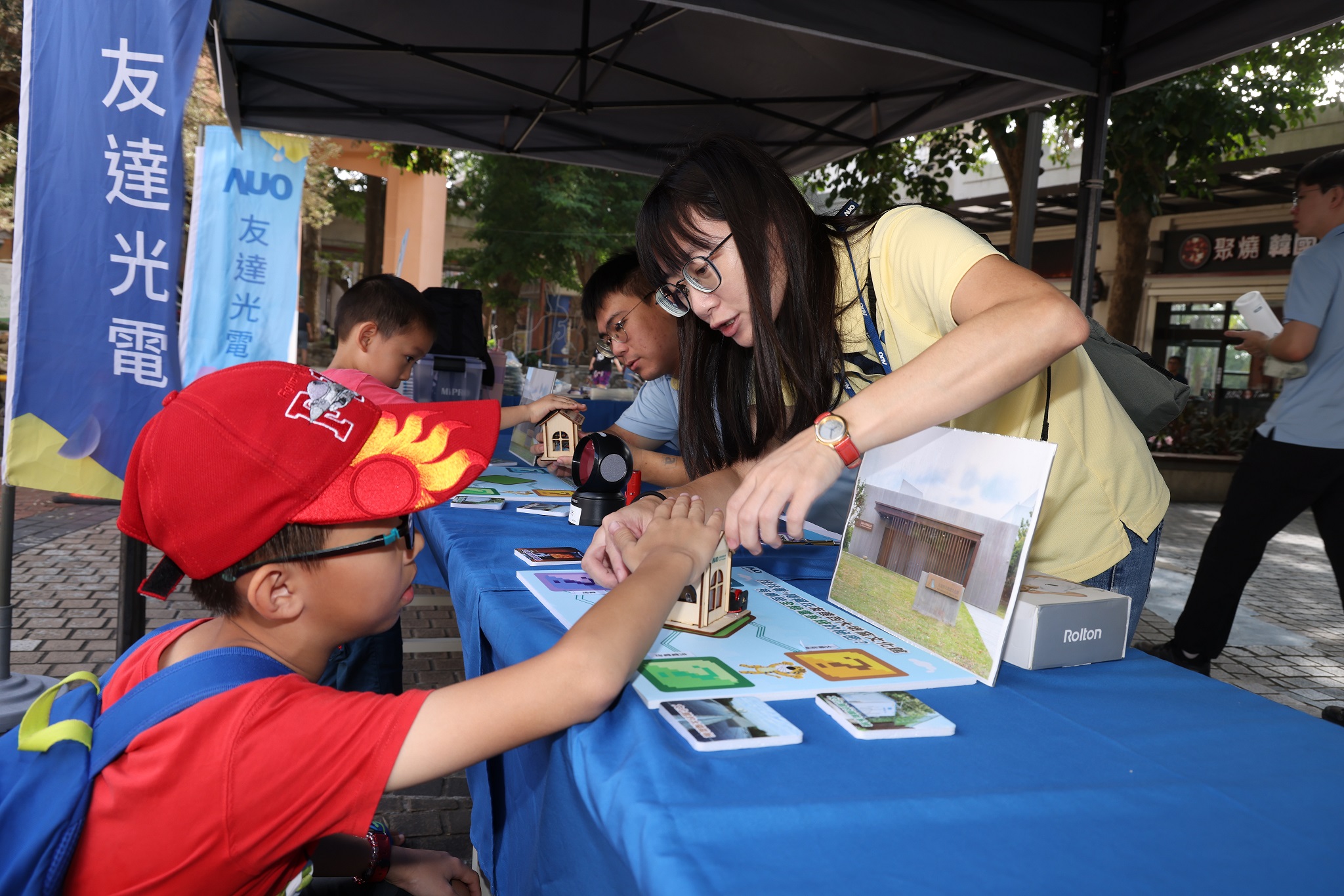 友達投入永續素養教育多年，從自身的環境教育場域走入校園、各式活動現場，合作夥伴亦擴及到NGO、公部門與供應鏈，豐碩成果獲「社會共融領袖獎」