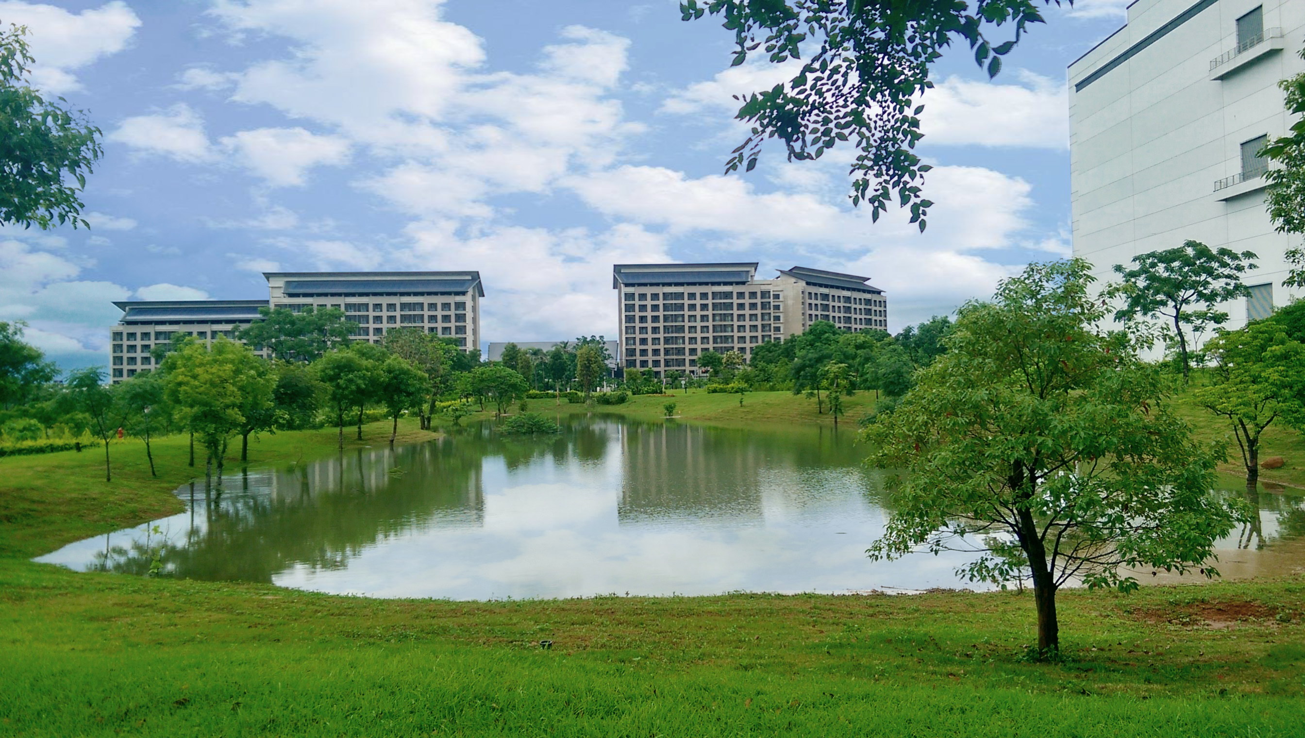 友達在氣候變遷與水安全兩大主題，獲CDP雙A全球領導級肯定。在氣候變遷面，友達重視營運廠區自然共生，透過TNFD國際框架制定自然衝擊相關的調適與減緩策略，強化企業氣候韌性