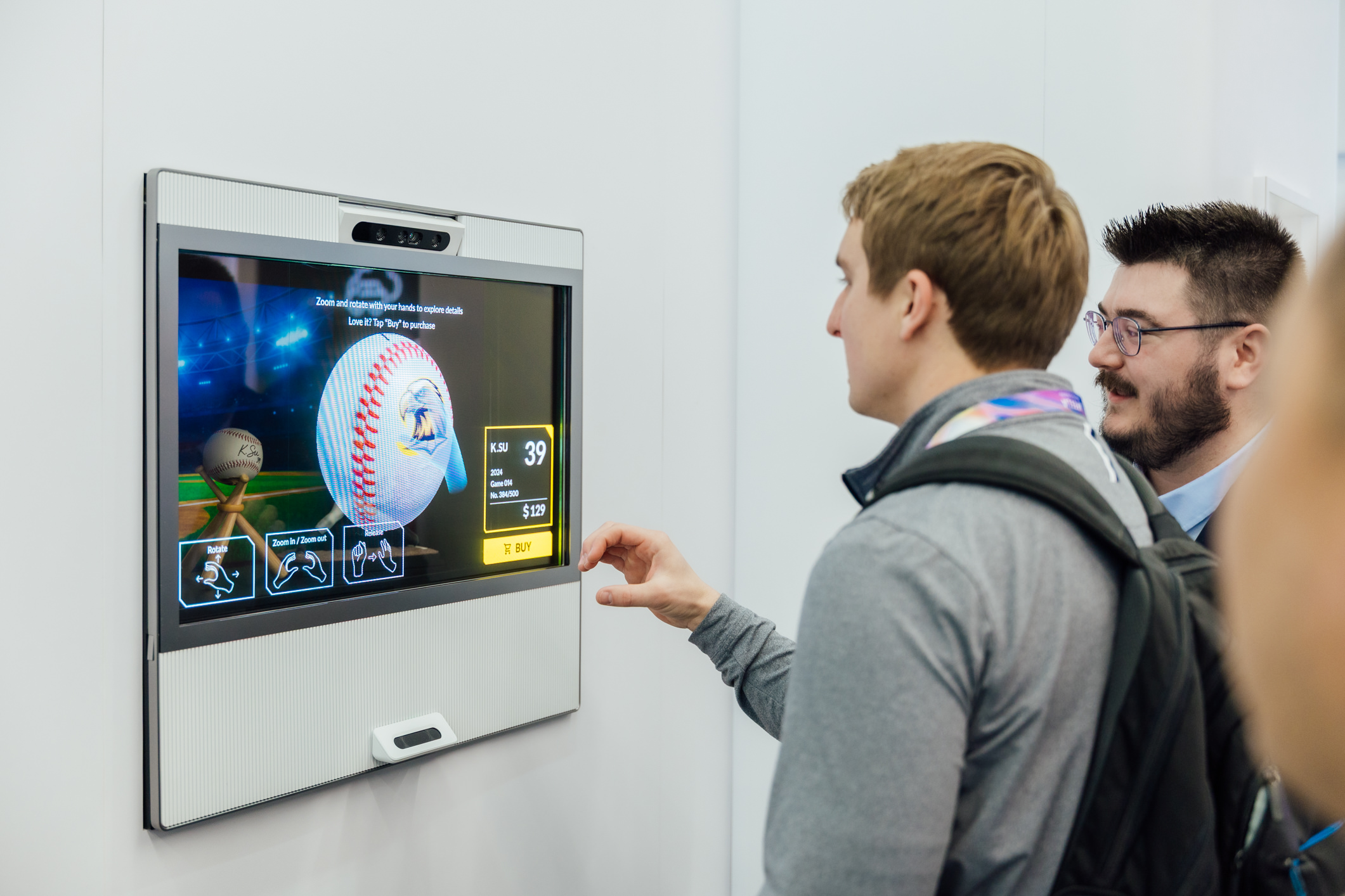 友達智慧移動透過專屬展間，與客戶深度聚焦，密切探討產品協作共創的機會與落地的可能性，激發人車互動的創新再進化，並結合輸出國際的Micro LED前瞻技術跨界應用，揭開更多元精彩的應用情境。