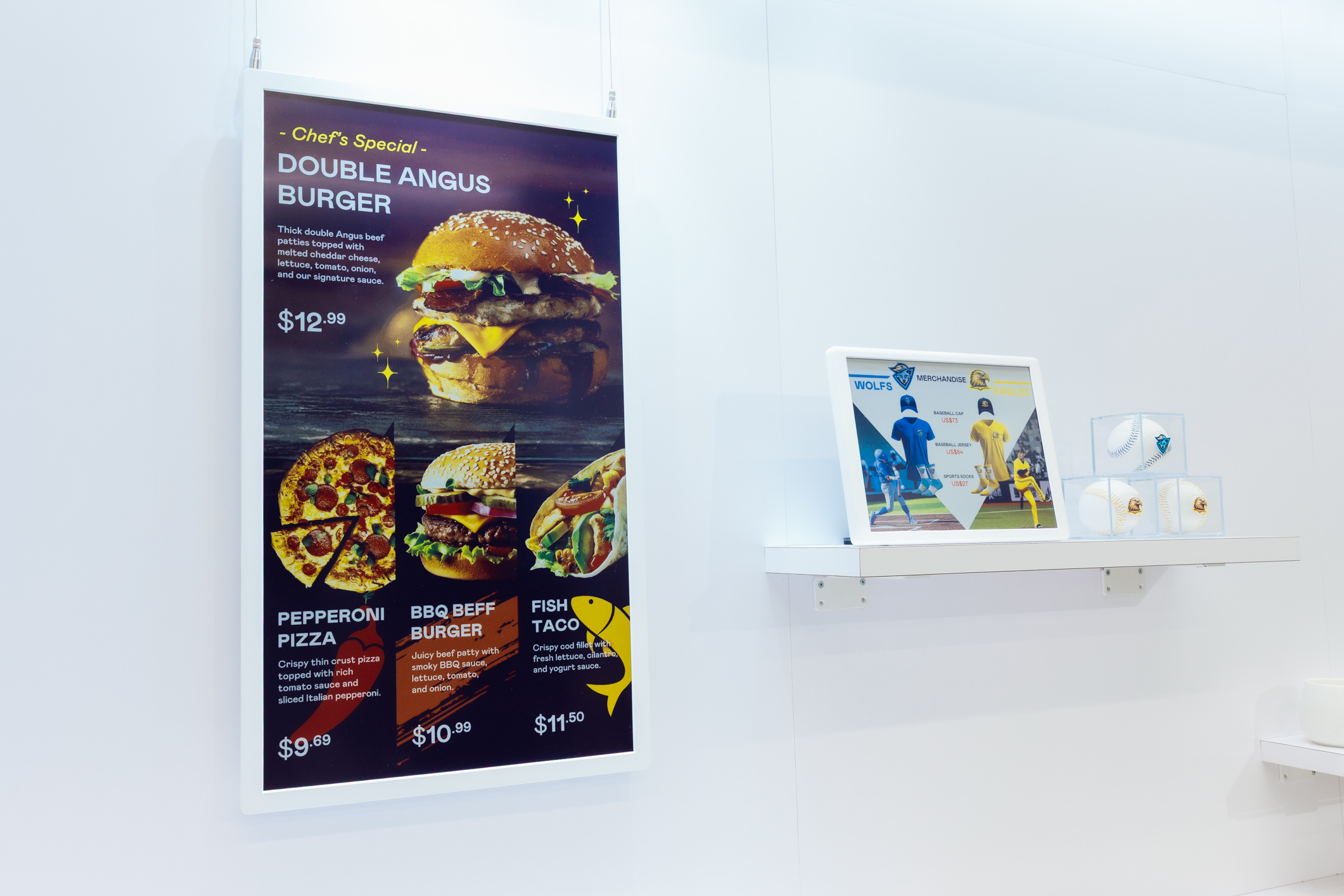 達擎開發的低功耗、全彩的aecoPost電子紙解決方案，僅在更新畫面時需要微量的電力驅動，無需佈建電線的便捷設計，使其可靈活應用、彈性選擇置放處；可搭配aecoTag電子貨架標籤解決方案，驅動商店內所有數位看板和電子貨架標籤，以遠端控制實現動態變價，提升門市人員作業效率，並以無紙化落實永續經營目標。