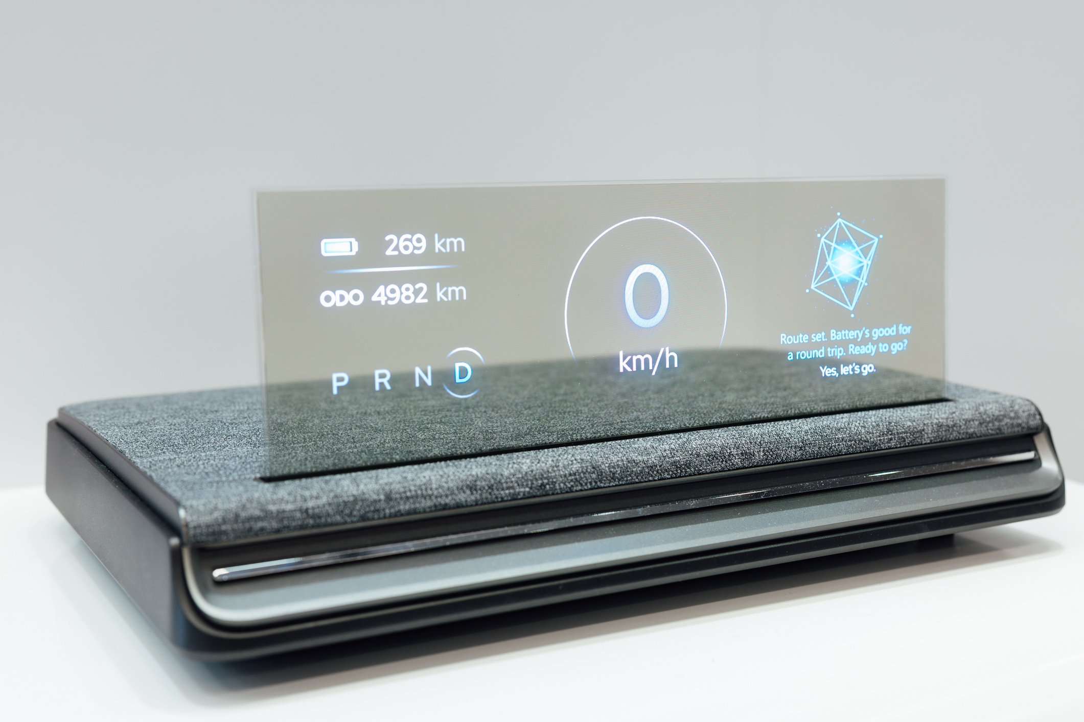 全球首款Aero Module透明Micro LED顯示器模組外觀輕盈通透，可與數位內容完美融合，提供動態顯示、先進控制、個人化沉浸感受。